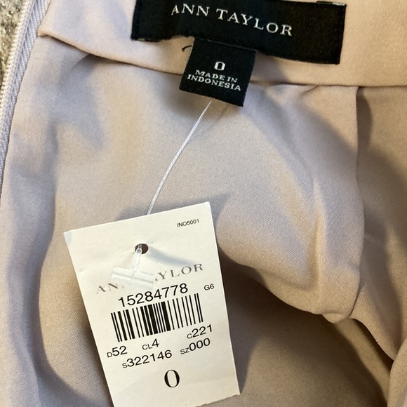 Ann Taylor skirt. Textured. Wool blend. - Picture 3 of 5